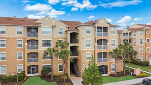 Exterior - 10 Minutes from Disney World! Water Park! Large Community Pool, Arcade Room! (Kissimmee)