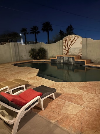 Outdoor pool. CRYSTAL POOL STUDIO KITCHEN SWIMMING WALK DOWNTOWN STADIUMS CONVENTION CTR ARTS