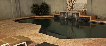 CRYSTAL POOL STUDIO KITCHEN SWIMMING WALK DOWNTOWN STADIUMS CONVENTION CTR ARTS