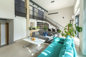 TV - Villa moderne avec piscine - Proche Marseille (Septèmes-les-Vallons)