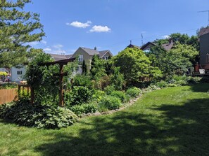 Property grounds - Cottage on the Rock, a spacious 5-bedroom house on the Rock River (Fort Atkinson)