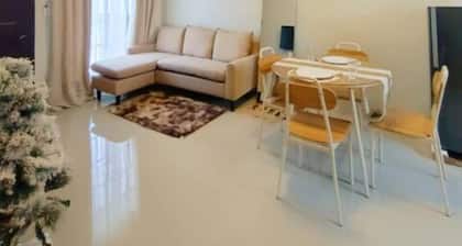 2 BR fully Air-conditioned aesthetic staycation, Entire home in Mati, Ph.