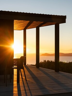Outdoor dining - The Hide Kapiti Accommodation (Maungakotukutuku)