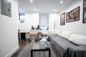 Smart TV - Soho 2 bedroom stylish apartment (New York)