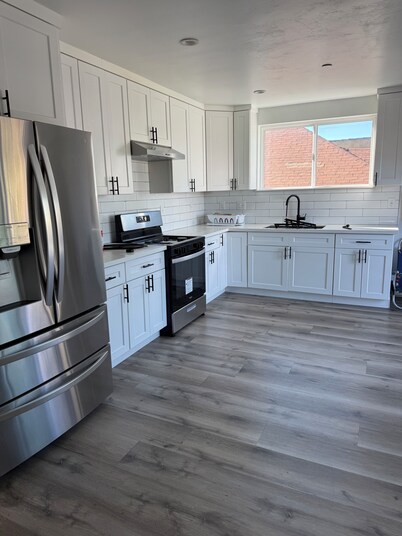 Modern Private Room + Bath Near USC