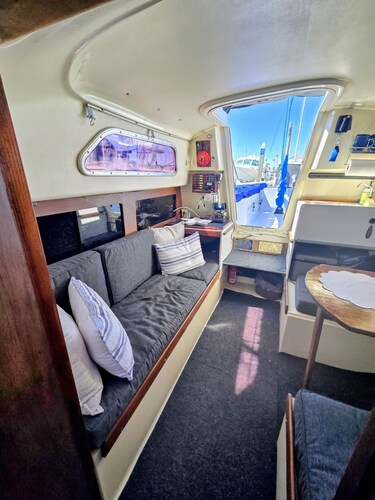 Romantic night stay on a cozy sailboat