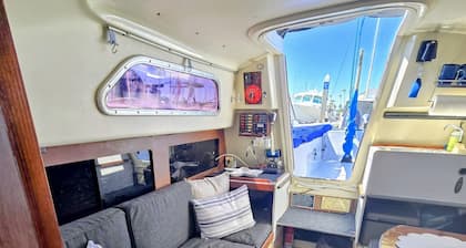 Romantic night stay on a cozy sailboat