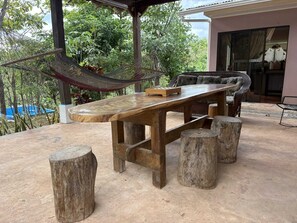 Outdoor dining - Rural house with swimming pool and close to beaches (la florida)