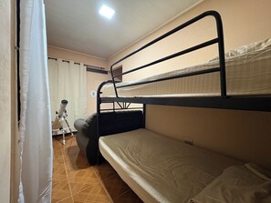 2 chambres, accès à Internet, literie fournie