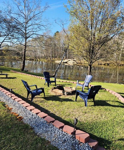 Cottage  2-bedroom house in Tallaseehatchee Creek and the Coosa River/LayLake