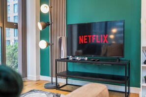 Interior - Luxe Central 2BR |PS5|Netflix|8 mins from bullring (Birmingham)