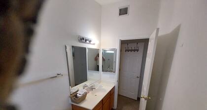 Charming, Modern, Stylish 4-bedroom house with AC 1 mile off Interstate 10