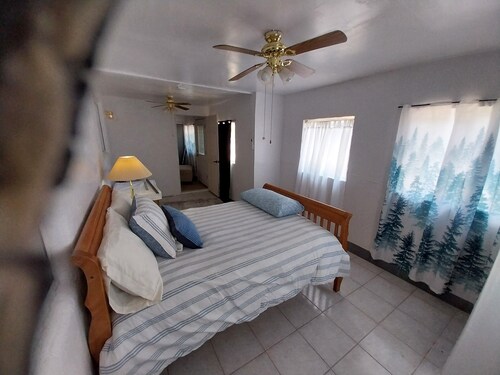 Charming, Modern, Stylish  4-bedroom house with AC 1 mile off Interstate 10