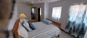 Charming, Modern, Stylish  4-bedroom house with AC 1 mile off Interstate 10