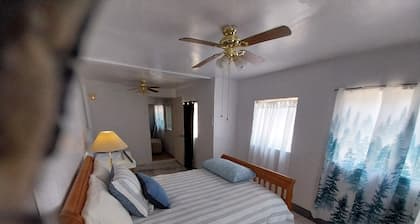 Charming, Modern, Stylish 4-bedroom house with AC 1 mile off Interstate 10