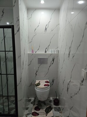 Bathroom - Vrbo Property (Bourgoin-Jallieu)