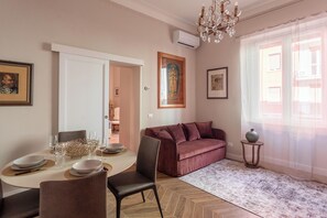 Dining - Piano Suite (Pisa)