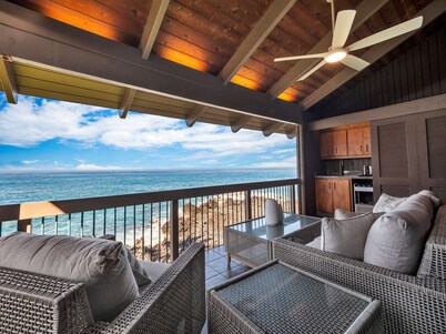 Oceanfront 3BR Kona Penthouse - Stunning Views - A/C - 3 Pools - Sleeps 8