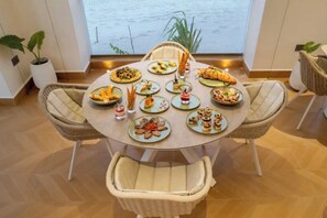 Dining - Relax in Deluxe Zanzibar Room w/ Jacuzzi & Balcony | Direct Beach Access (Zanzibar)