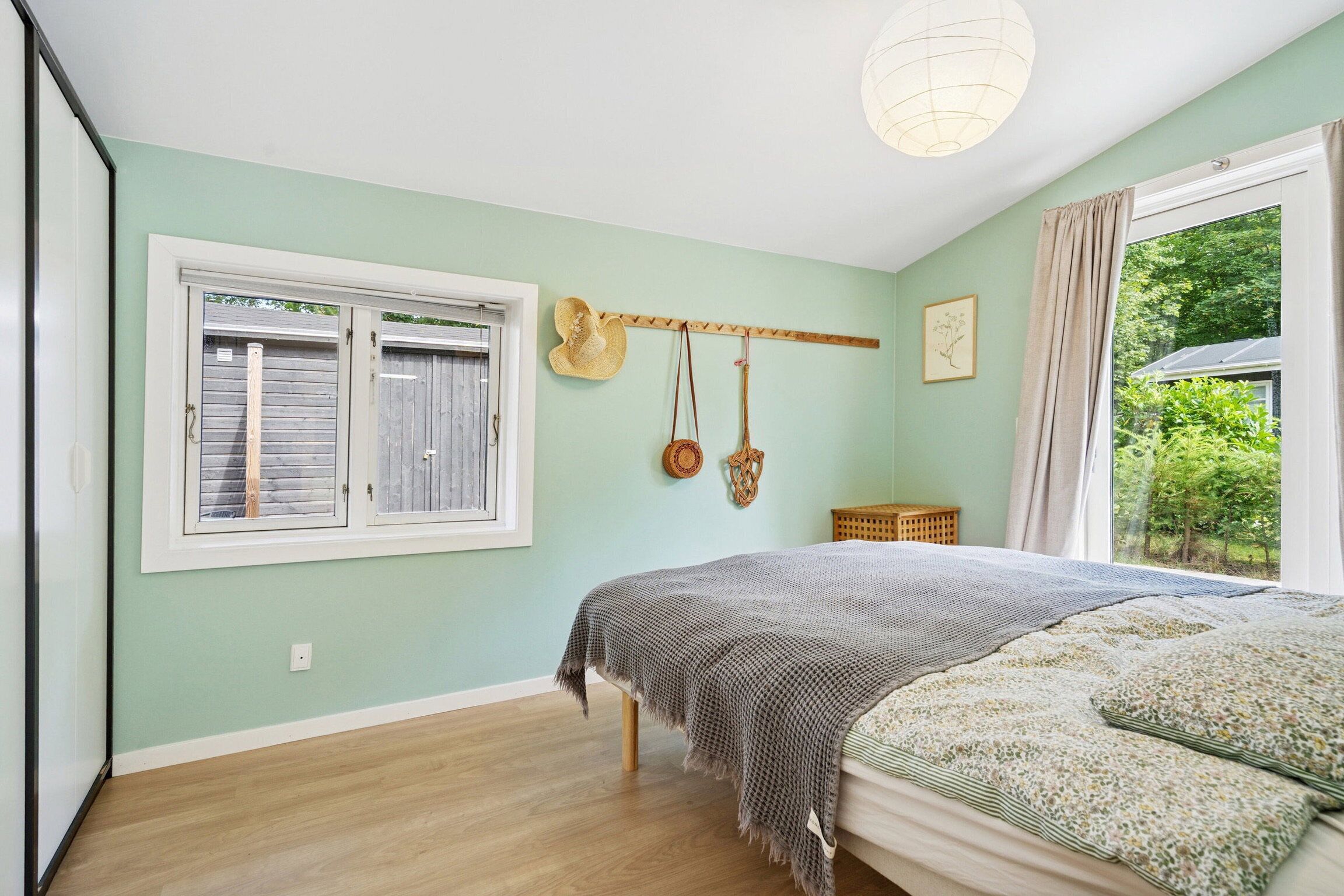 4 bedrooms, iron/ironing board, free WiFi, wheelchair access