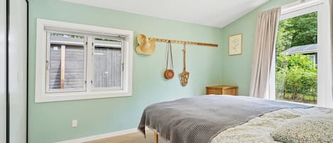 4 bedrooms, iron/ironing board, free WiFi, wheelchair access