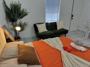 1 bedroom, Internet, bed sheets - Hollywood Central Studio 112 (Hollywood)