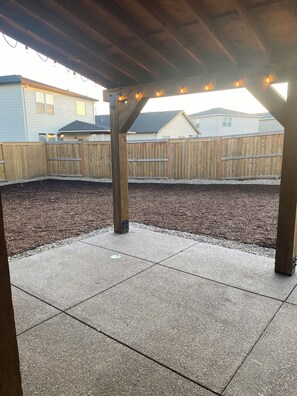 Property grounds - Brand New five bedroom home on 49th Ave NE Salem 5bedroom house with AC in Salem (Salem)