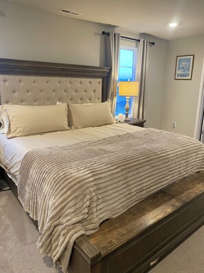 5 bedrooms, iron/ironing board, WiFi, bed sheets - Brand New five bedroom home on 49th Ave NE Salem 5bedroom house with AC in Salem (Salem)