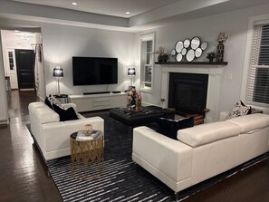 Living area - World Cup 2026-Large 5BR Home-Near MetLife & NYC (River Edge)