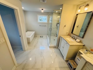 Hair dryer, towels, soap, toilet paper - World Cup 2026-Large 5BR Home-Near MetLife & NYC (River Edge)
