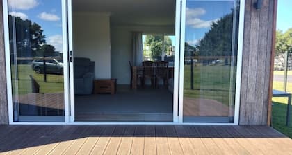 Cosy 3 Bedroom House Linen & Towels supplied
Max people 6