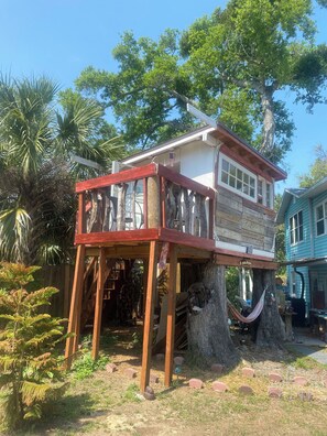 Exterior - Eagle Eye Treehouse of Holly Hill-breathtaking views of bald eagles! (Daytona Beach)