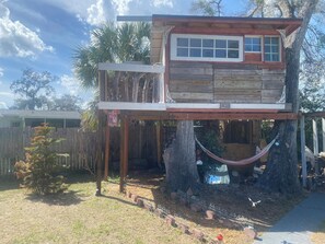 Exterior - Eagle Eye Treehouse of Holly Hill-breathtaking views of bald eagles! (Daytona Beach)
