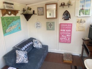 Living area - Eagle Eye Treehouse of Holly Hill-breathtaking views of bald eagles! (Daytona Beach)