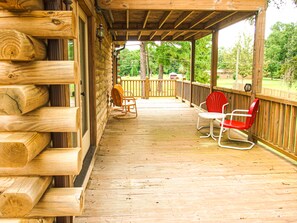 Terrace/patio - Enchanted Woodland Cabin – Private, Peaceful, Perfect for Recharging (Georgetown)