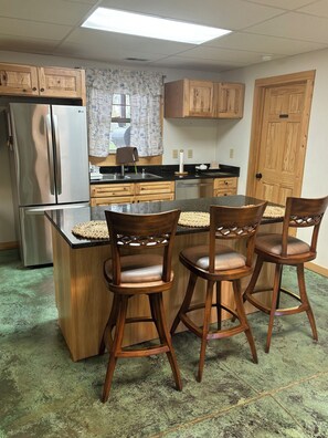 Private kitchen - Enchanted Woodland Cabin – Private, Peaceful, Perfect for Recharging (Georgetown)