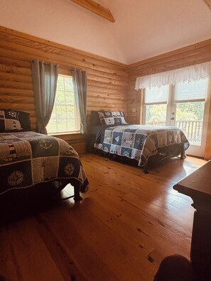 Room - Enchanted Woodland Cabin – Private, Peaceful, Perfect for Recharging (Georgetown)