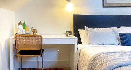 Hudson Pond · Hideaway King Suite · GF Breakfast