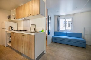 Casa móvil, vistas al jardín | Interior