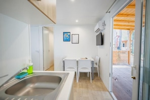 Mobile Home, Garden View | Dining - Small Camp KR (Baia Domizia, Campania, Italy)