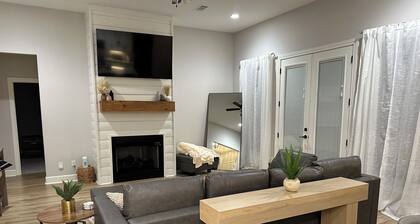 Spacious 4-bedroom house 25 minutes away from the Little Rock airport!