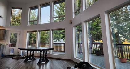 Pet-Friendly, 3 BR, Air Conditioned w/spectacular WA Coastal View