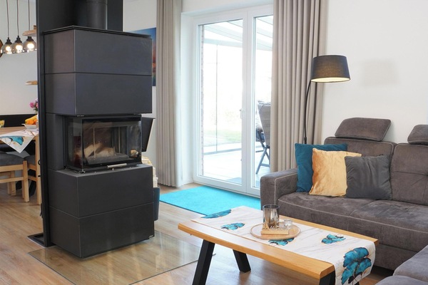TV, fireplace, books, stereo