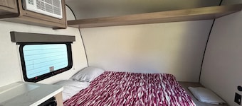 Clean NEW recreational vehicle HAS AC, off 200!