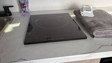 Four à micro-ondes, surface de cuisson