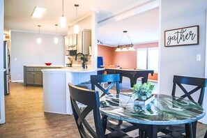 Dining - Get Trizzie With It! Awesome 4-bedroom house in enchanting Murrells Inlet (Murrells Inlet)