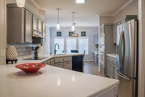 Fridge, microwave, oven, stovetop - Get Trizzie With It! Awesome 4-bedroom house in enchanting Murrells Inlet (Murrells Inlet)