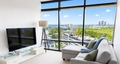 Luxury 2BR Apartment Walk to Accor Stadium & Qudos