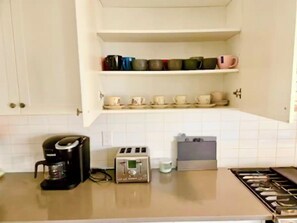 Private kitchen - Welcome to Lola's place (Welland)