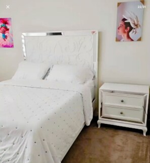 Room - Welcome to Lola's place (Welland)